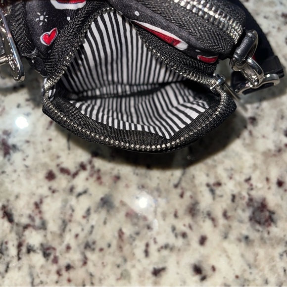 NWOT Brighton Hearts A Flutter Utility Bag Black Red Heart Pattern Crossbody New - Picture 7 of 11